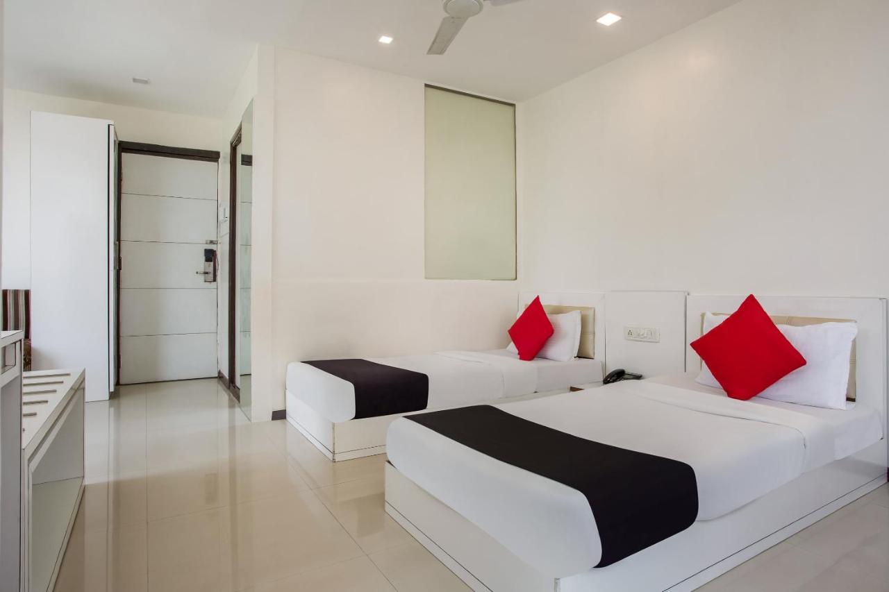 Capital O 35557 Hotel Aura Bombaj Zewnętrze zdjęcie