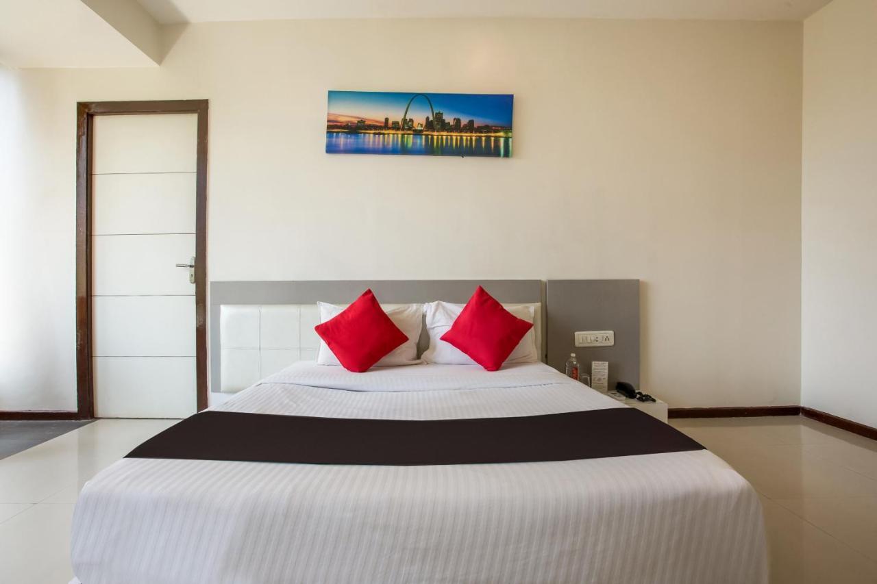 Capital O 35557 Hotel Aura Bombaj Zewnętrze zdjęcie